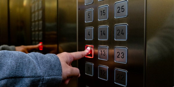 Help, ik durf niet in een lift! Help, ik heb angst voor kleine ruimtes en mensenmassa’s