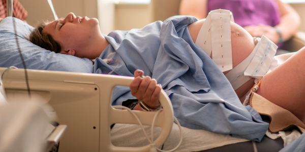 Pijnstilling tijdens de bevalling, waarom wel of waarom niet? En wat zijn de gevolgen voor je baby